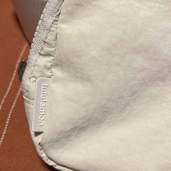 Lululemon in color opal - Picture 3 of 7